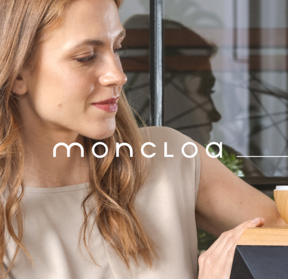 Logo design for the brand Redo on green gradient background